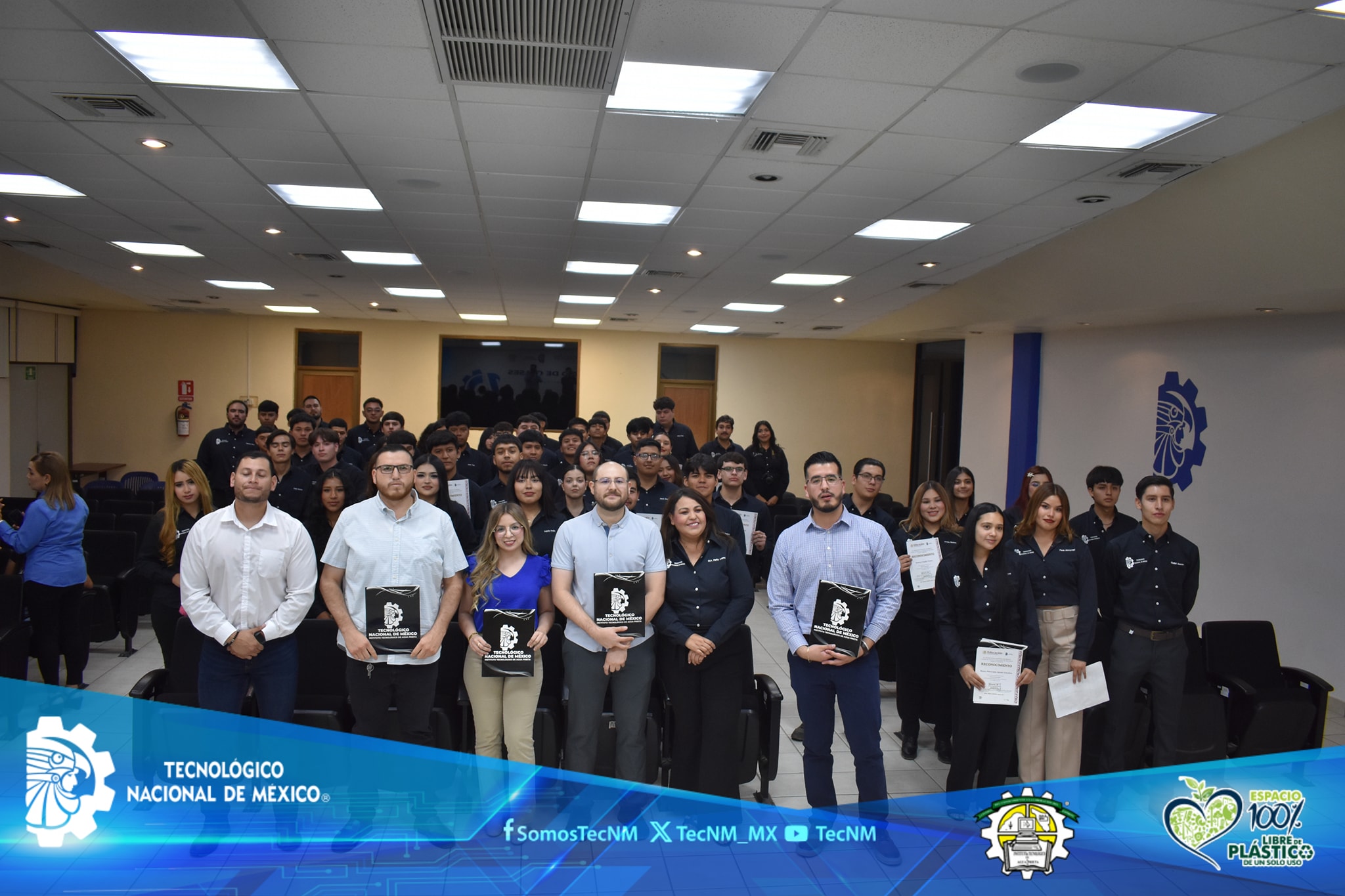 Coyotes de Ingeniería Industrial Organizan Panel de Egresados
