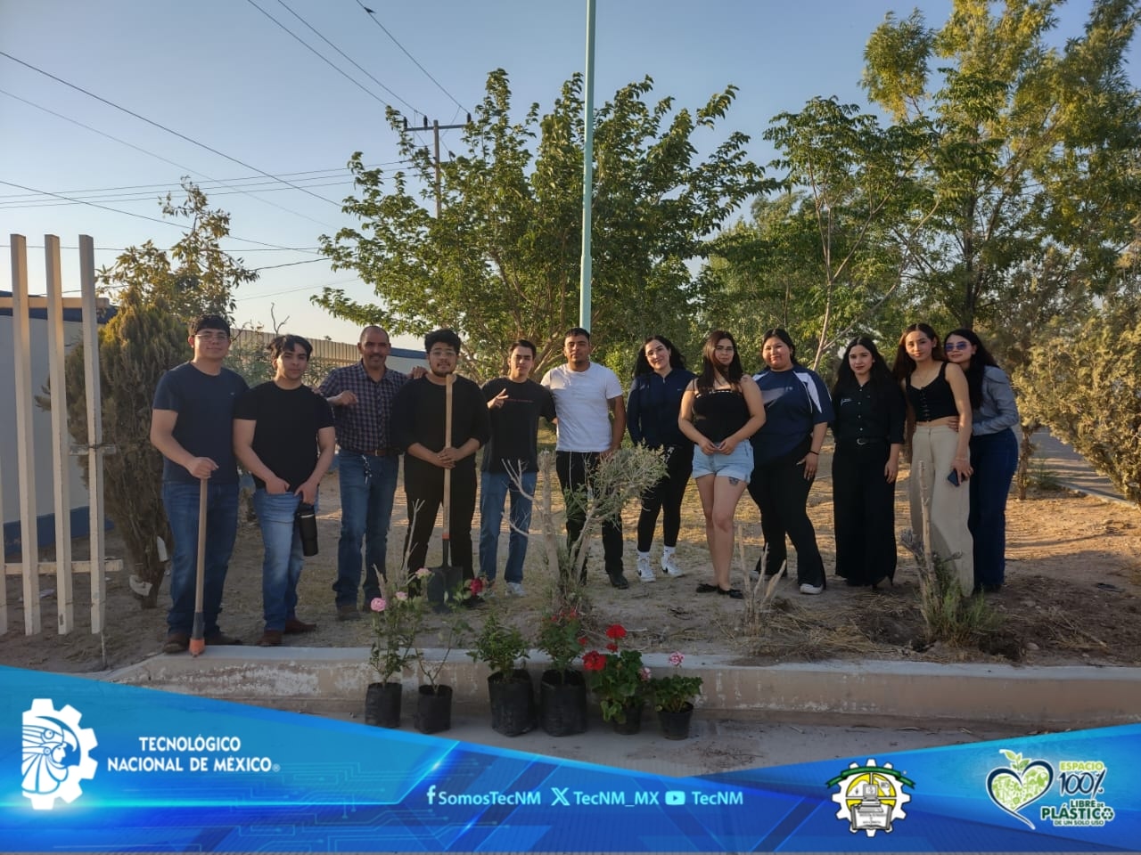 Alumnos de Contador Público de 8vo Semestre Plantan Árboles como Parte de su Proyecto Final en la Materia de Desarrollo Sustentable