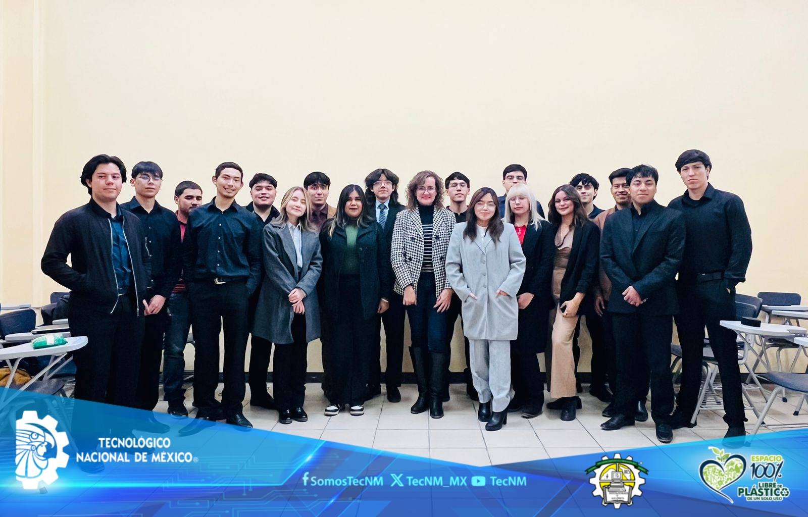 Presentan proyectos finales estudiantes de ingeniería mecatrónica e ingeniería electrónica.