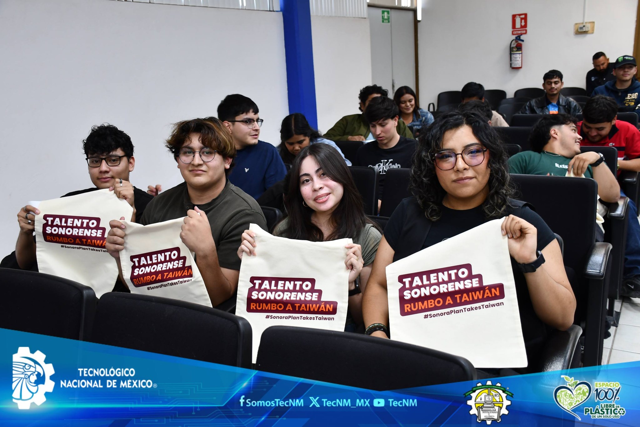 Reciben estudiantes del ITAP plática sobre el programa Talento Sonorense rumbo a Taiwán