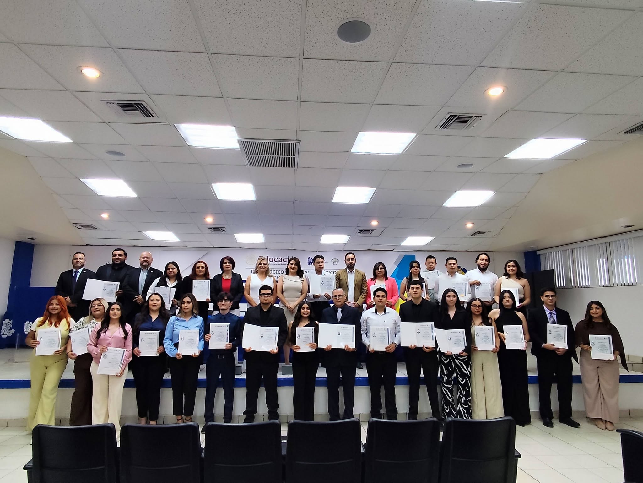 Ceremonia de Entrega de 151 Títulos Profesionales en el ITAP