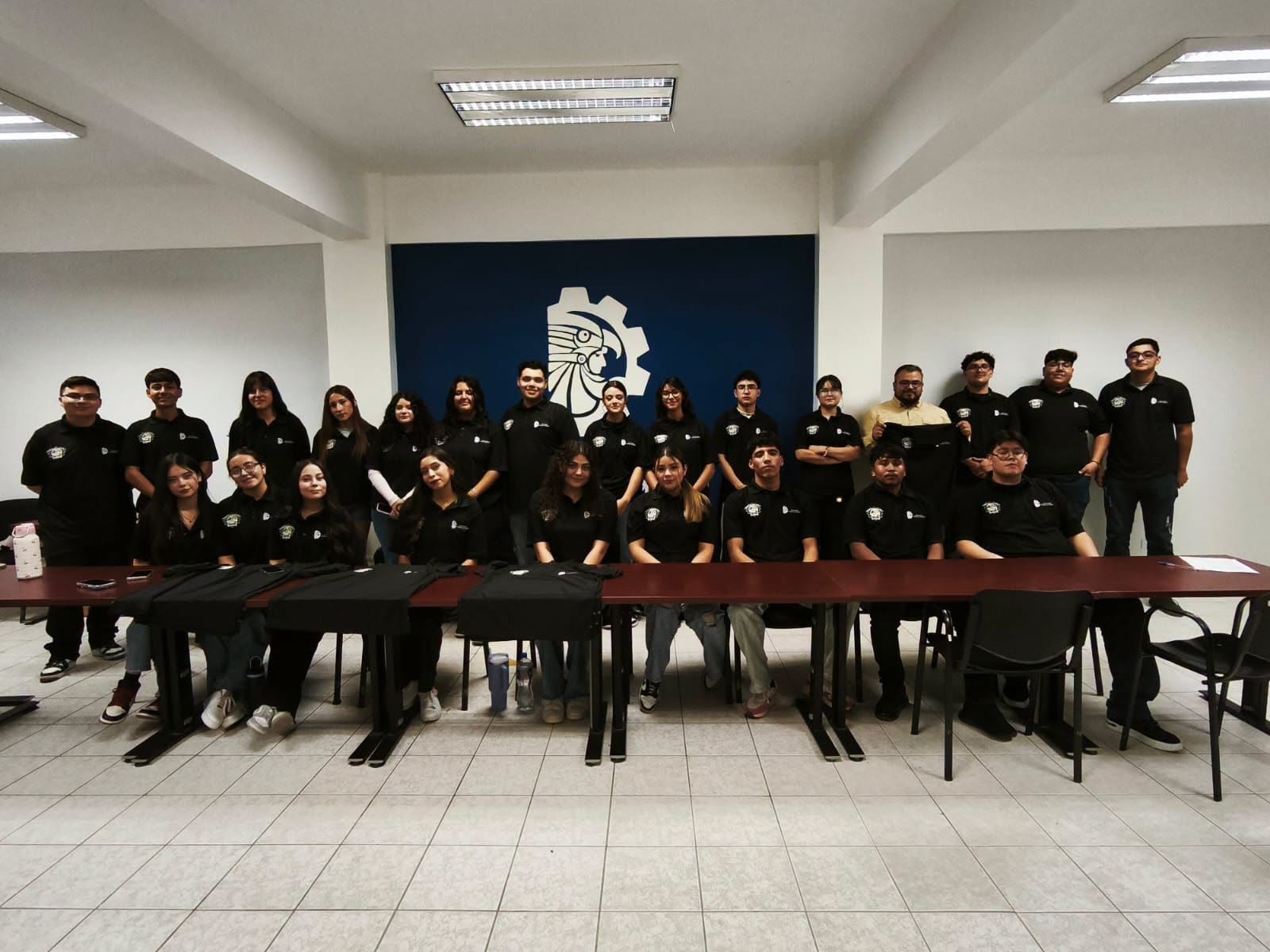 ITAP realiza entrega de camisetas a integrantes de Banda de Guerra y Escolta